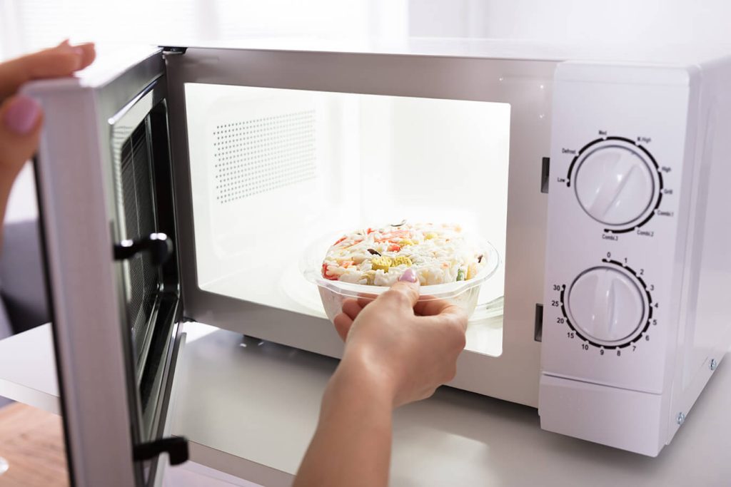 Forno a Microonde: è davvero dannoso per la salute?