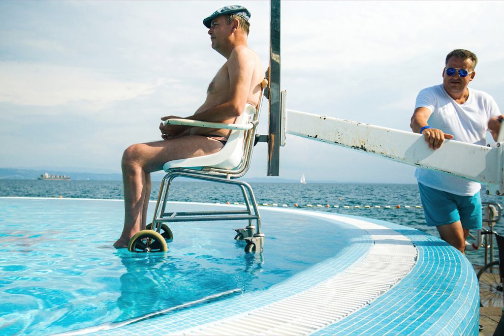 Nuoto e Disabilità: Benefici, Tecniche e Consigli