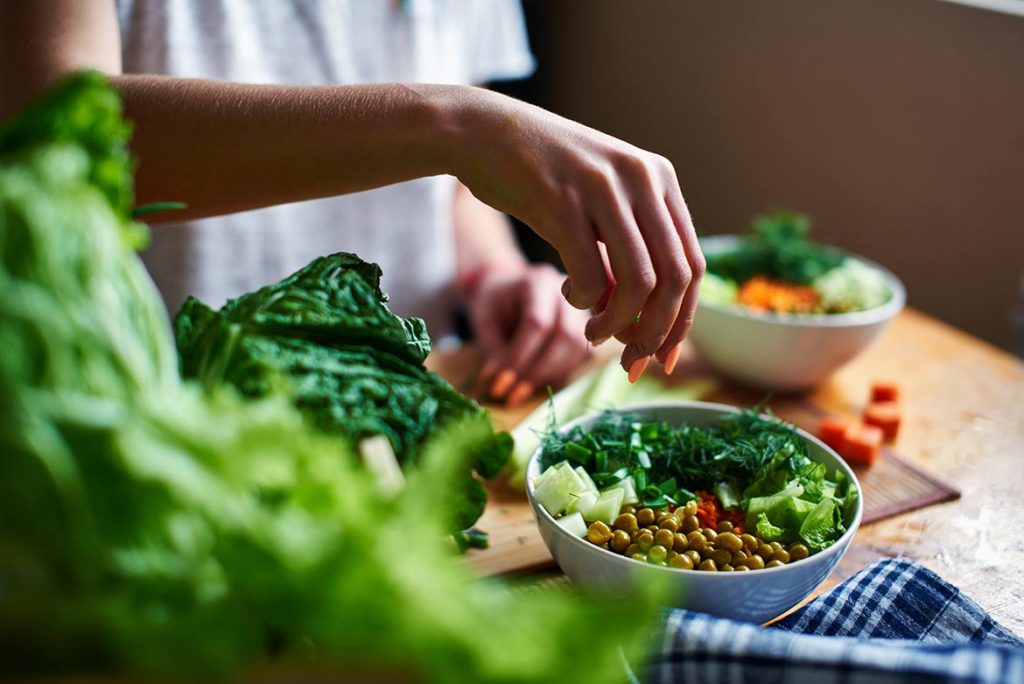 Misurare il cibo con le mani