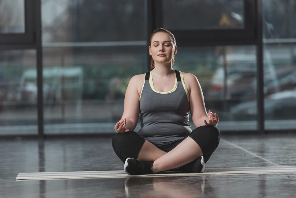 Con lo yoga per dimagrire pancia e fianchi, potrebbe essere la soluzione che stai cercando.