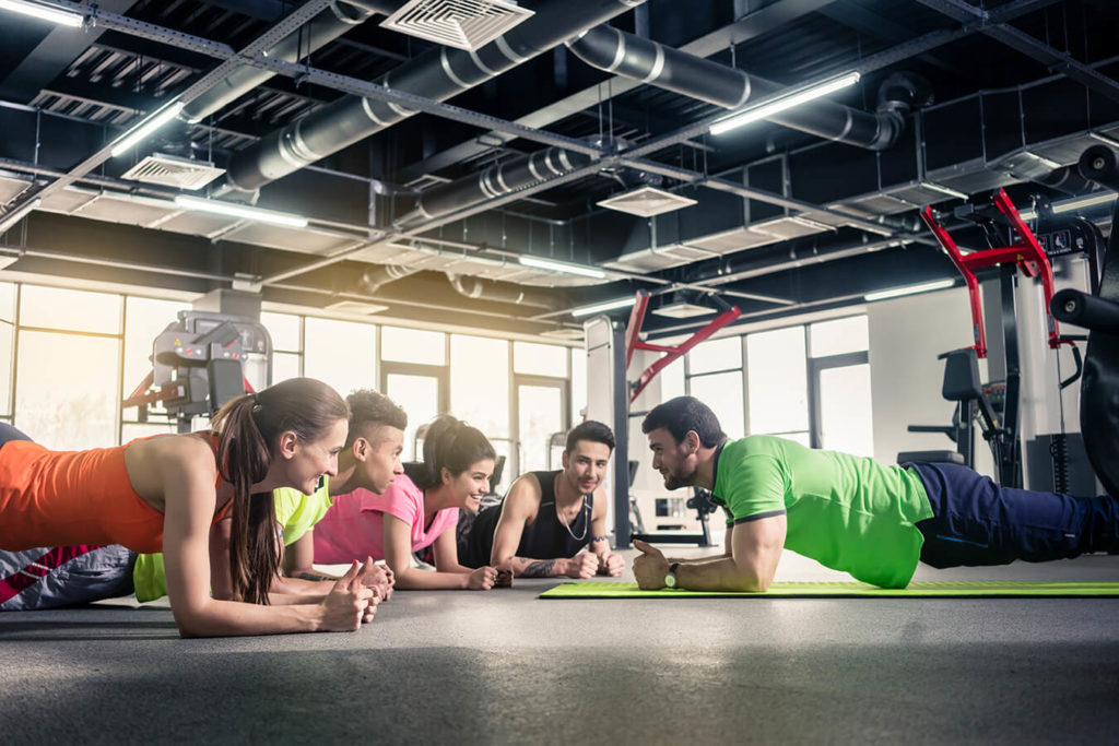 Gli esercizi per gli addominali adatti a ogni livello di fitness