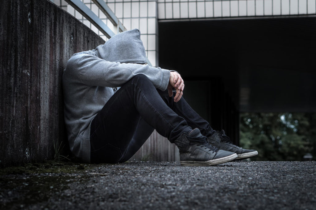 Effetti Devastanti di Droghe e Alcol: Come Uscirne