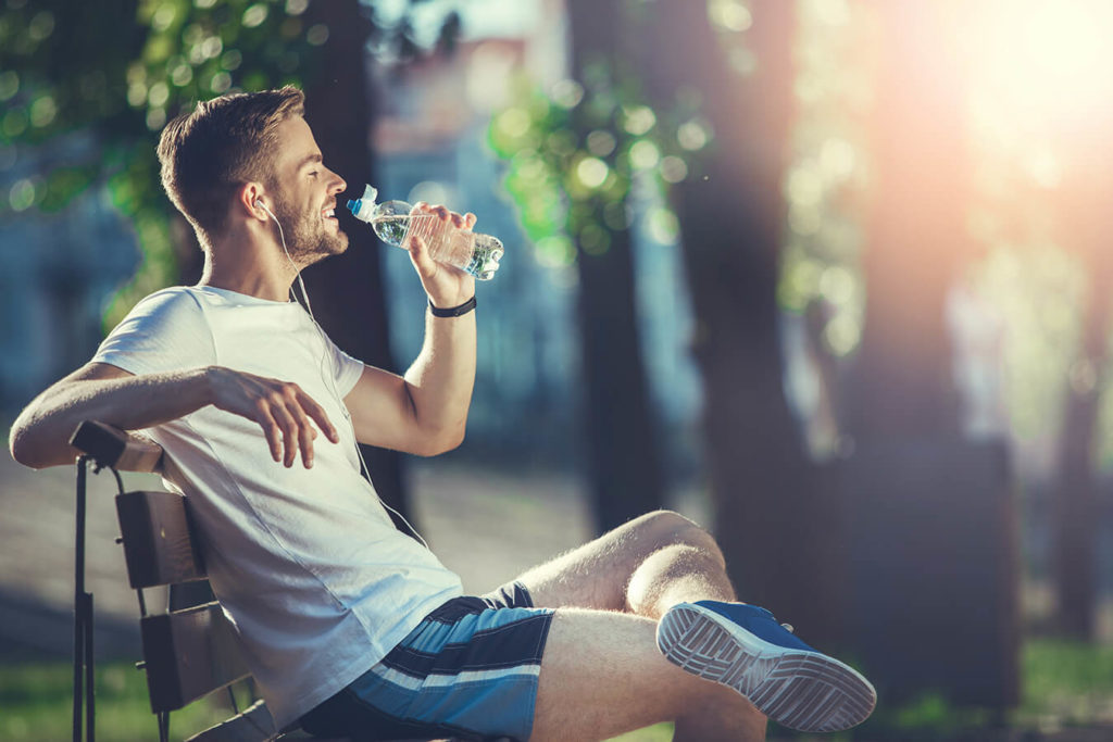 Bere Acqua in Estate: l'importanza dell'idratazione nei mesi caldi