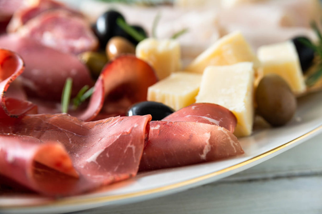 A cosa fa bene mangiare la bresaola