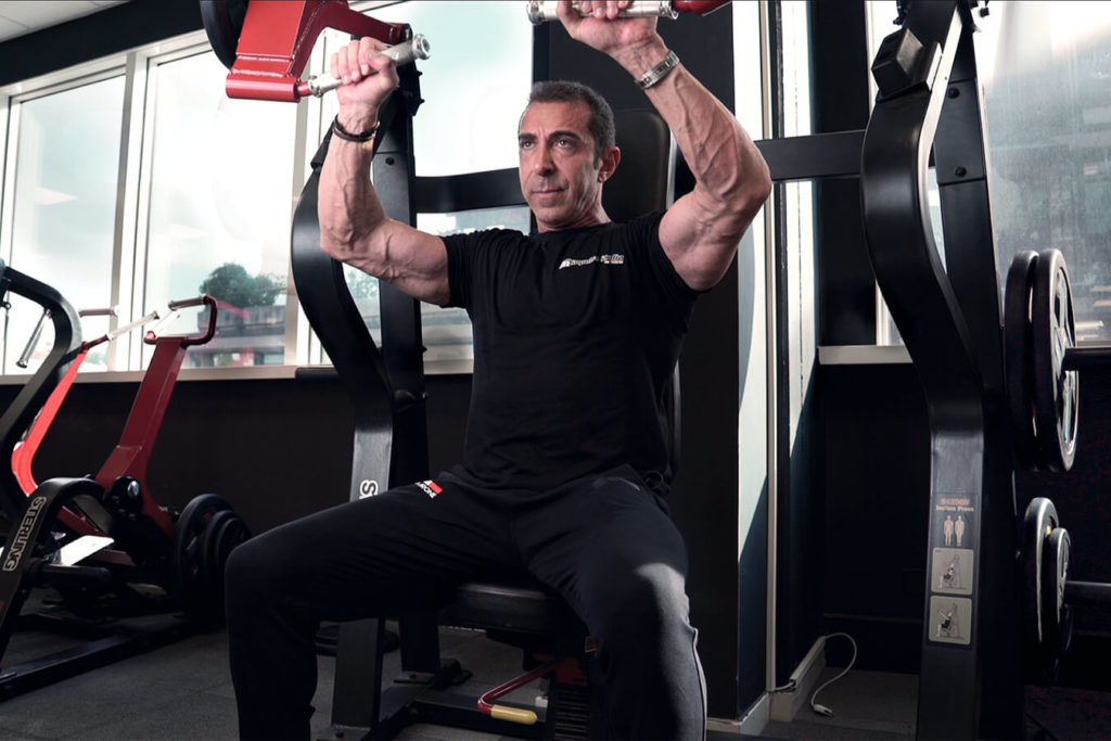 Massimo Alparone sulla macchina SL 7001 Chest Press a Carico Libero