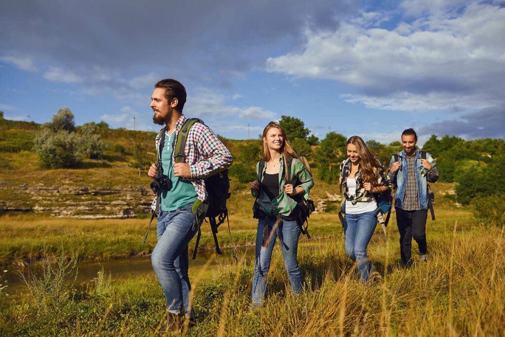 Camminare all'aria aperta: benefici e consigli per un'attività sana