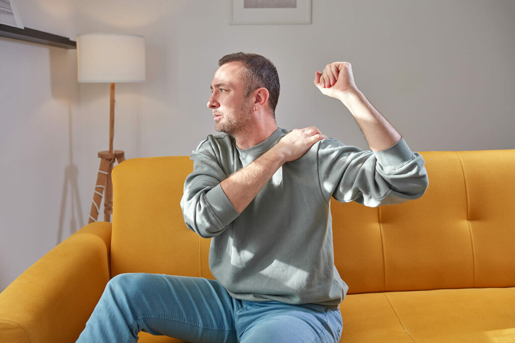 Esercizi per spalle doloranti: rimedi efficaci