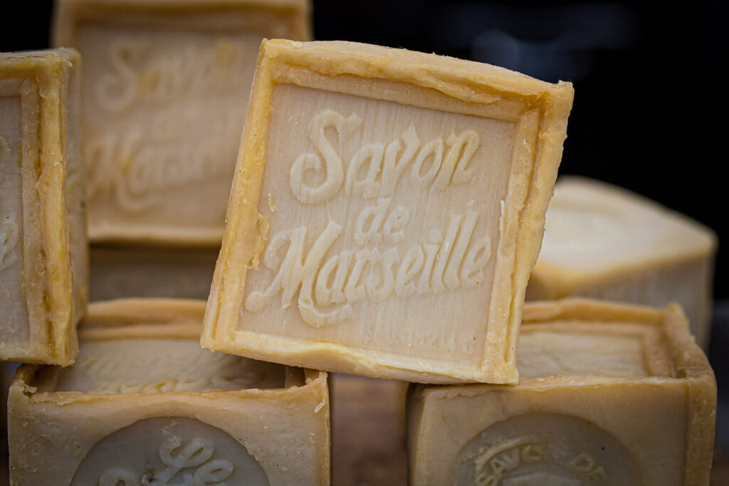 Sapone di Marsiglia puro: proprietà, usi e benefici