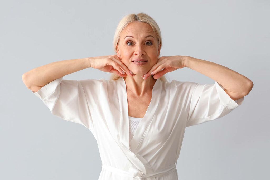 Yoga facciale: benefici, esercizi e come praticarlo