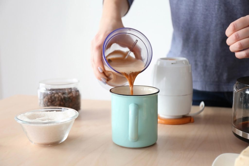 Bulletproof Coffee: benefici, ricetta e consigli
