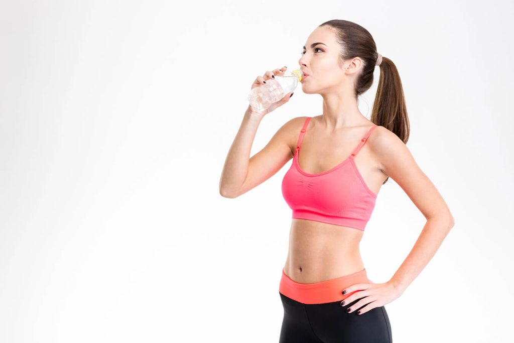 Importanza dell'idratazione: quanta acqua bere al giorno