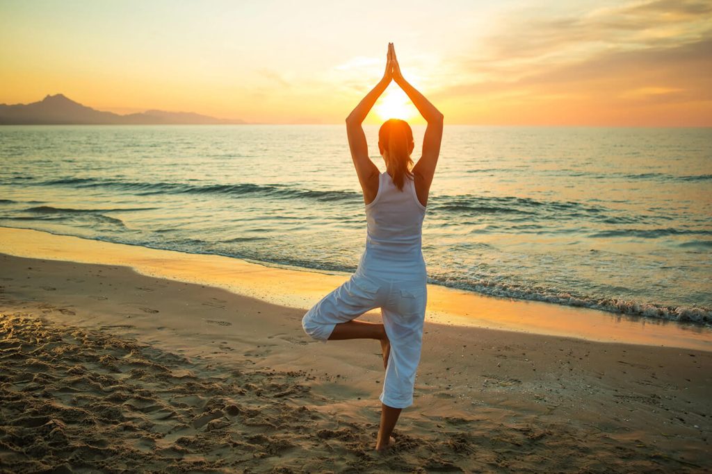 Yoga all’alba per combattere il caldo